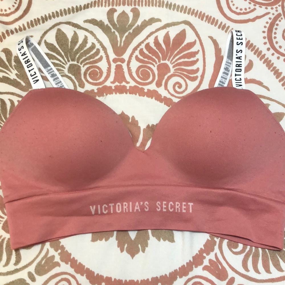 NWOT Victoria Secret sports bra